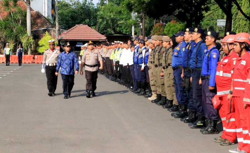 IMG-jelang-natal-dan-tahun-baru-wali-kota-pimpin-apel-operasi-lilin-2019