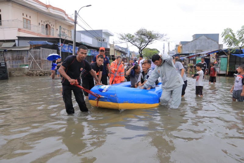 IMG-gerak-cepat-bpbd-kota-tangerang-atasi-banjir