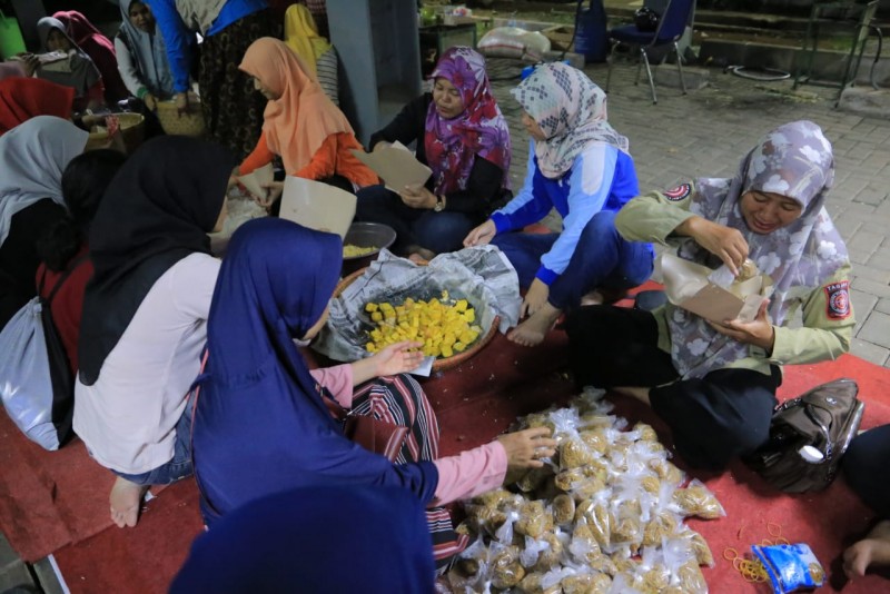IMG-1020-nasi-bungkus-telah-didistribusikan-posko-puspem