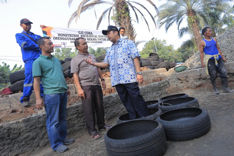 IMG-perbaiki-jalan-rusak-pemkot-uji-coba-teknik-mechanical-concrete