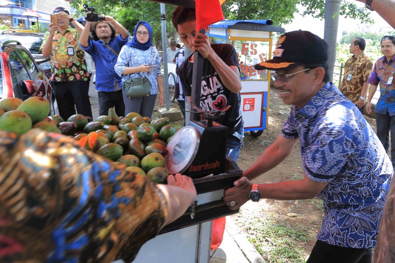 IMG-tertibkan-pkl-sachrudin-tinjau-kawasan-sungai-cisadane