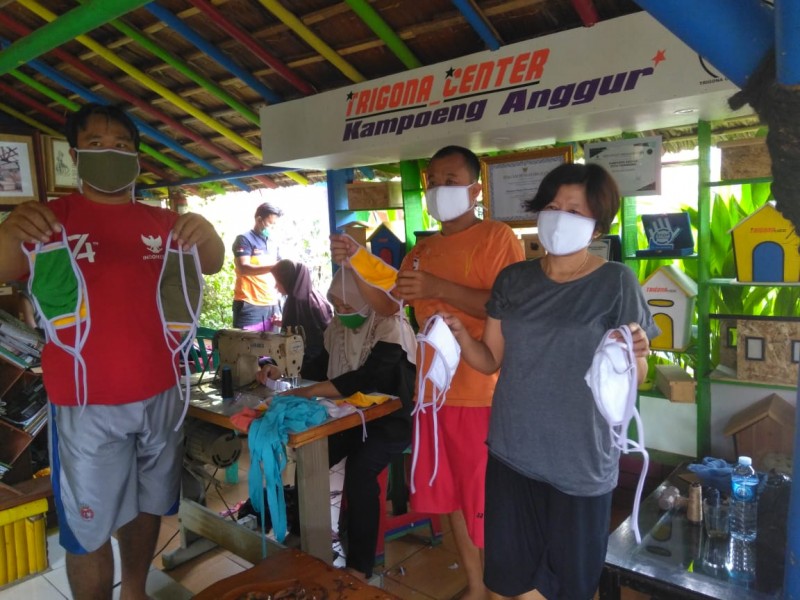 IMG-kampung-anggur-produksi-dan-bagikan-masker-gratis