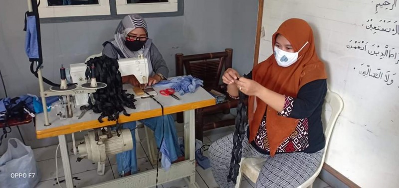 IMG-warga-karawaci-membuat-ribuan-masker-berbahan-kain