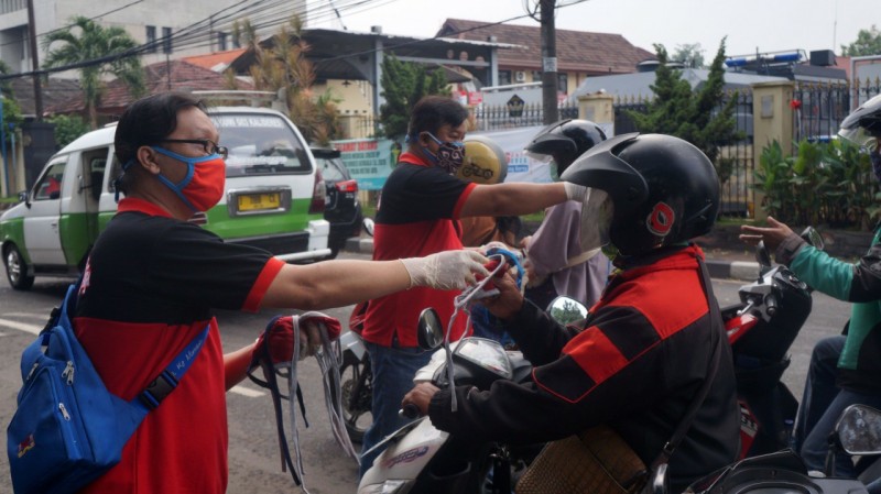 IMG-dukung-psbb-komunitas-asa-sebar-3500-masker-kain-gratis