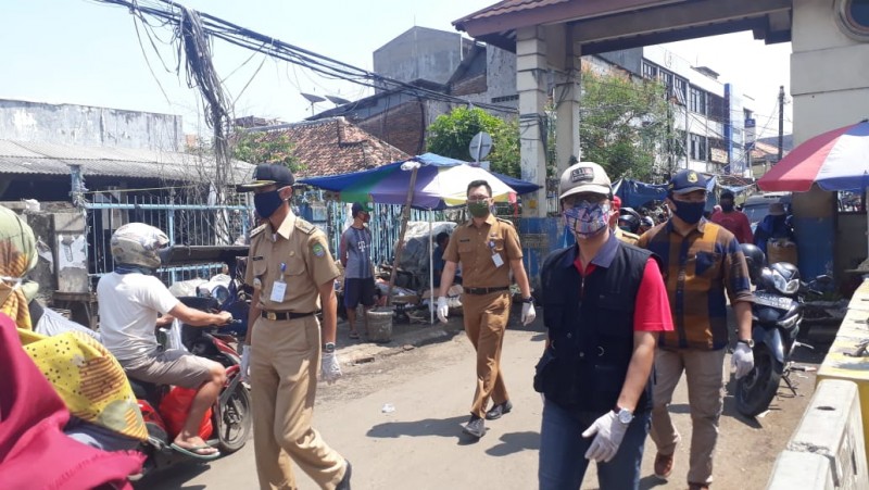 IMG-sweeping-penggunaan-masker-di-pasar-anyar