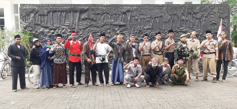 IMG-komunitas-ontel-tangerang-napak-tilas-makam-pahlawan