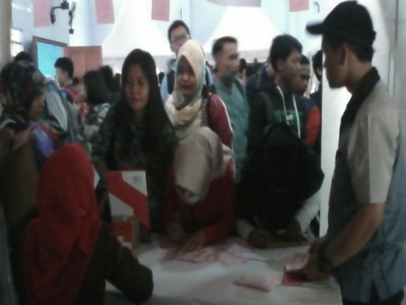 IMG-pencari-kerja-serbu-mini-job-fair-disnaker