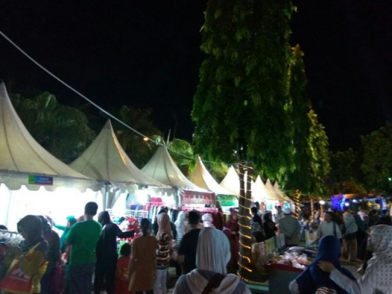 IMG-berbagai-bazaar-meriahkan-festival-al-azhom-2016