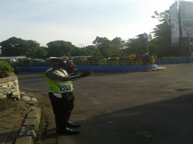 IMG-giat-rutin-pelayanan-gatur-lalin-pagi-di-jalan-daan-mogot-kota-tangerang