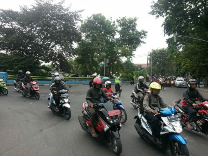 IMG-giat-rutin-pengaturan-lalu-lintas-di-pintu-air-sepuluh-jalan-kstubun-kota-tangerang