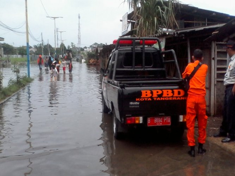 IMG-truk-satpol-pp-hilir-mudik-angkut-warga