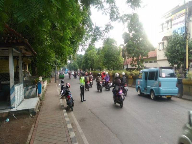 IMG-pelayanan-prima-pengaturan-lalu-lintas-pagi-hari-di-jalan-daan-mogot-kota-tangerang