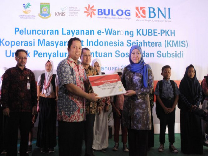 IMG-meningkatkan-kesejahteraan-masyarakat-mensos-meresmikan-program-e-warong