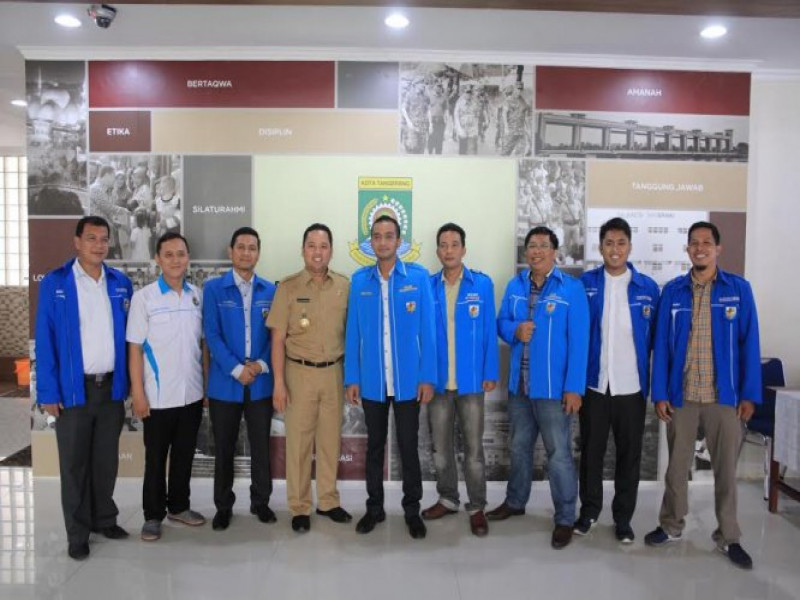 IMG-wali-kota-tangerang-berdialog-dengan-pimpinan-knpi-se-tangerang-raya