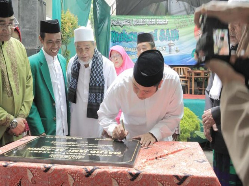 IMG-warga-babakan-sambut-wali-kota-tangerang-dalam-tasyakuran-masjid-jami-al-amin