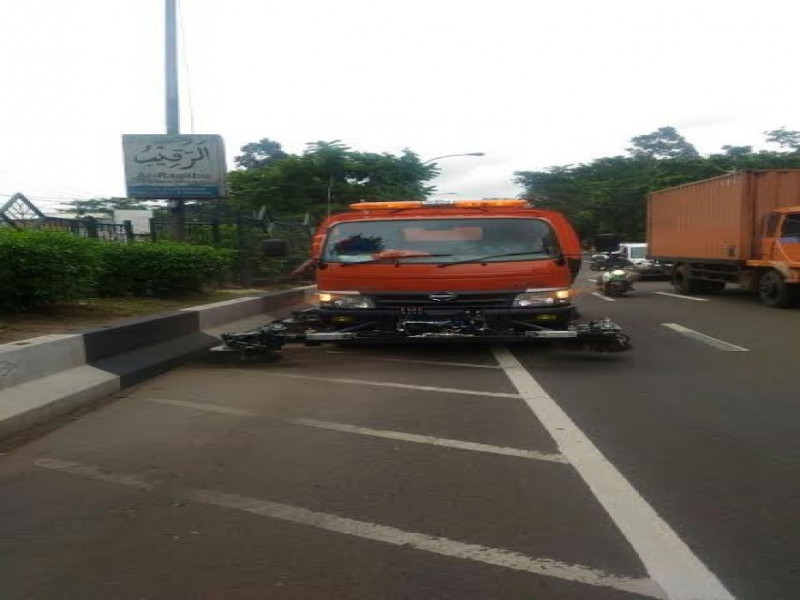 IMG-jalan-bersih-berkat-street-sweeper