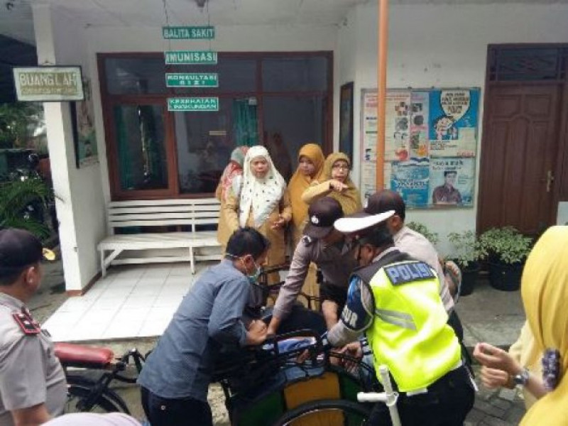 IMG-polisi-antar-tukang-becak-ke-puskesmas-sebelum-meninggal-akibat-jatuh