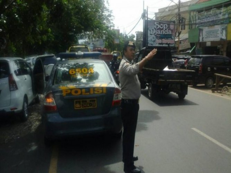 IMG-tingkatkan-dan-ciptakan-rasa-aman-nyaman-anggota-patko-6504-rutin-patroli-sekaligus-pengaturan-lalu-lintas