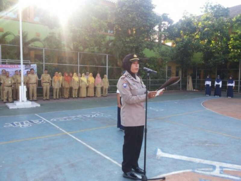 IMG-polsek-cipondoh-gelar-upacara-bendera-merah-putih-bersama-smpn-18-kota-tangerang