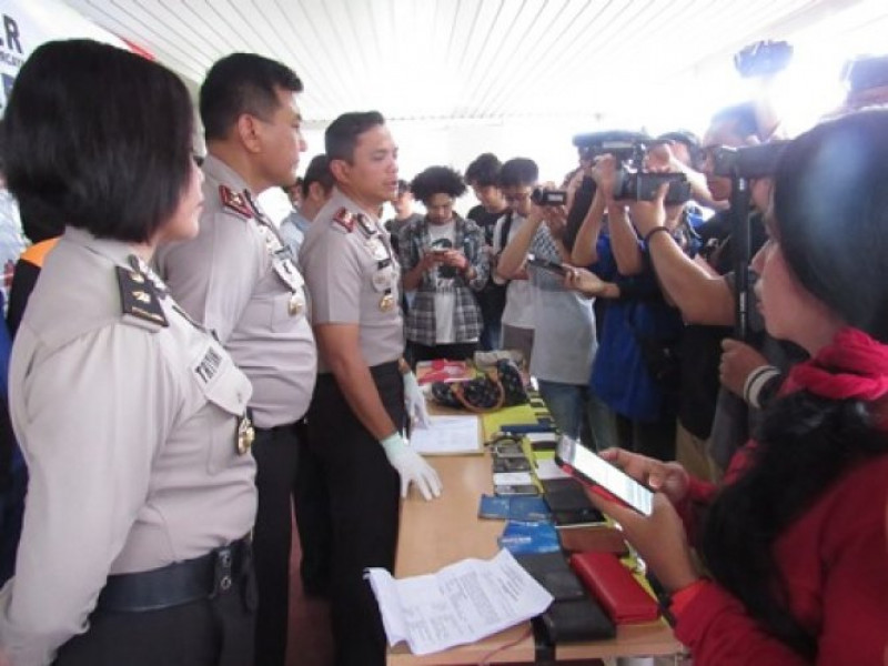 IMG-polisi-polsek-ciledug-tangkap-2-pencuri-spesialis-congkel-kaca-mobil