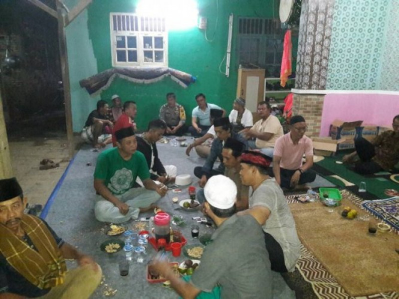IMG-bhabinkamtibmas-kelurahan-petir-ikuti-urun-rembuk-warga
