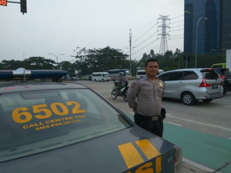 IMG-patroli-sabhara-polsek-cipondoh-pantau-dan-atur-arus-lalu-lintas-di-kawasan-alam-sutera