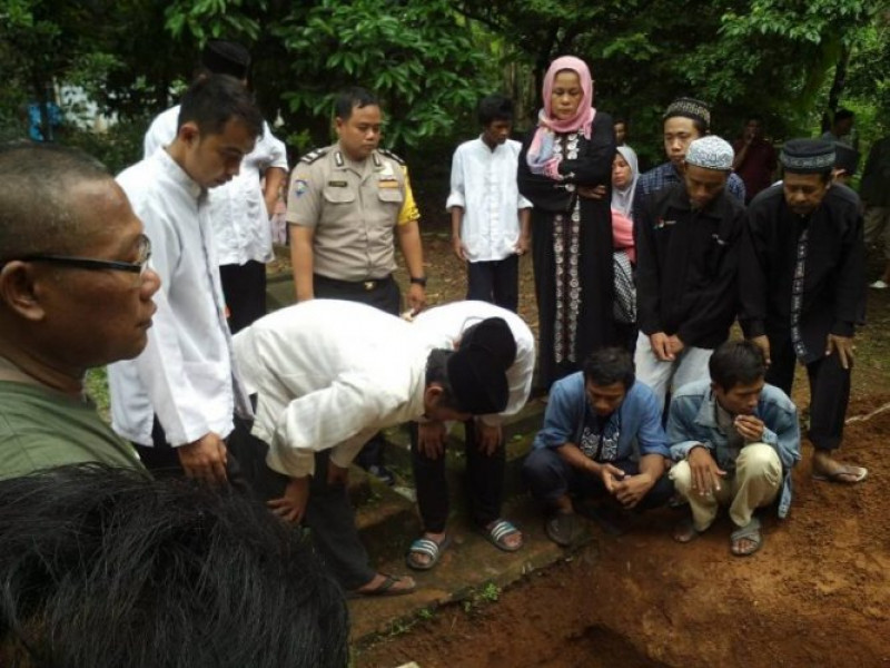 IMG-bhabinkamtibmas-polsek-cipondoh-melayat-ke-rumah-warganya