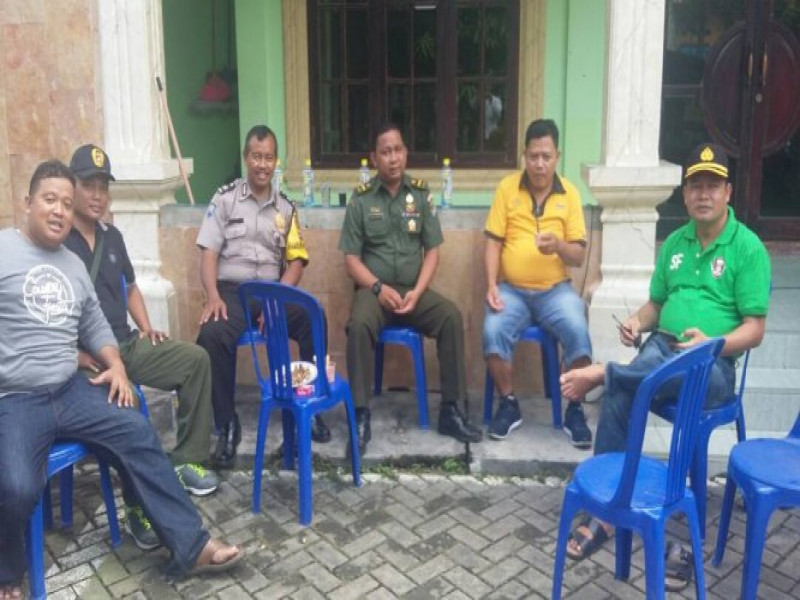 IMG-upaya-ciptakan-lingkungan-yang-kondusif-polsek-cipondoh-sambang-dengan-tokoh-masyarakat-ajak-peduli-kamtibmas