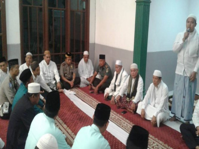 IMG-kapolsek-cipondoh-ikut-sholat-subuh-berjamaah-bersama-walikota-tangerang