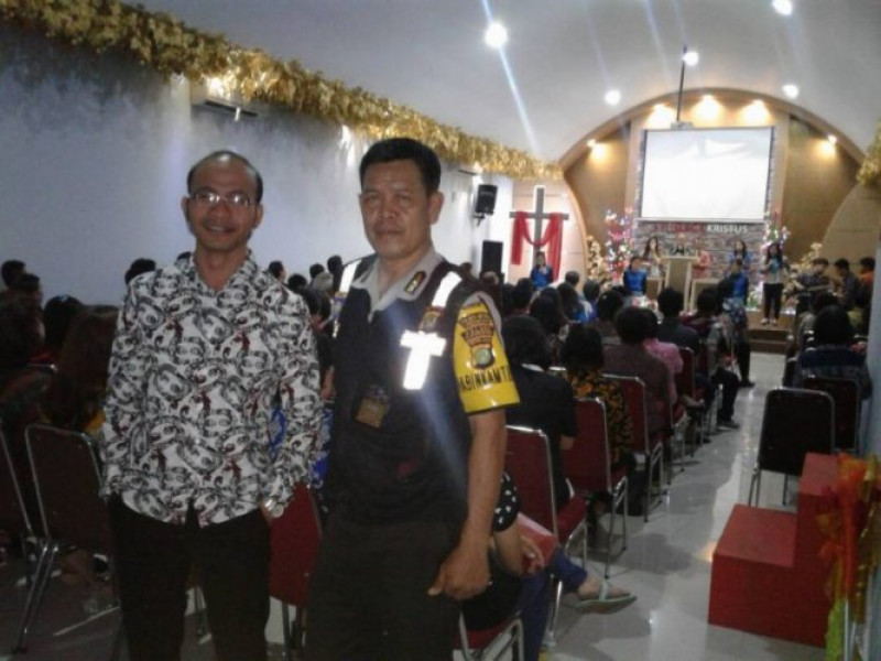 IMG-mari-kita-jaga-kerukunan-antar-umat-pesan-bhabinkamtibmas-polsek-cipondoh-kepada-jemaat-gereja