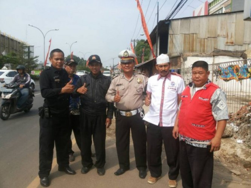 IMG-bhabinkamtibmas-polsek-cipondoh-pantau-kegiatan-khitanan-massal