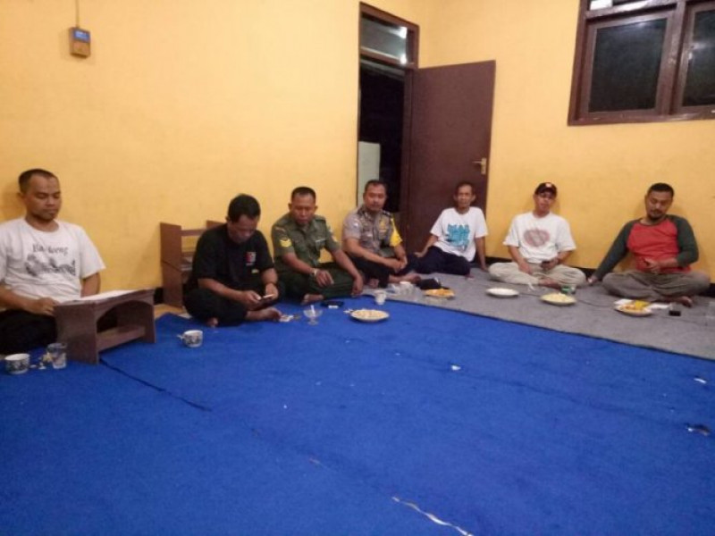 IMG-bhabinkamtibmas-polsek-cipondoh-hadiri-pertemuan-warga