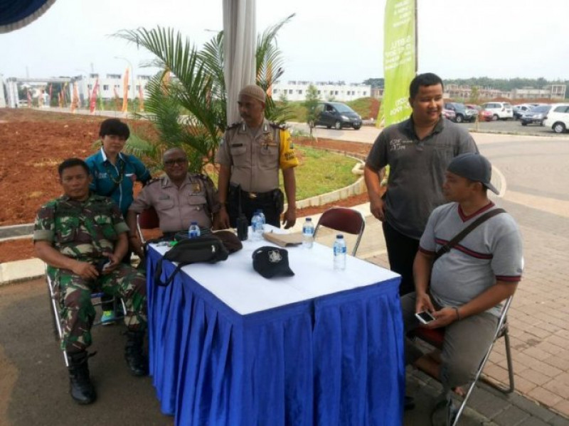 IMG-kapolsubsektor-banjar-wijaya-berikan-pengamanan-saat-launching-perumahan