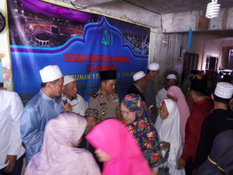 IMG-polsek-neglasari-berikan-pengamanan-santunan-ribuan-anak-yatim-dan-janda-tua