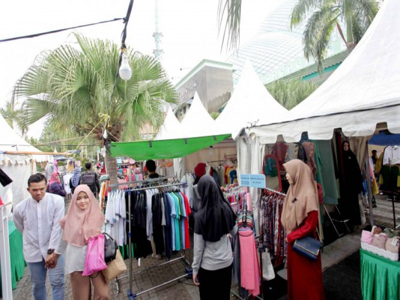 IMG-bazar-ramadhan-al-azhom-ramai-pengunjung