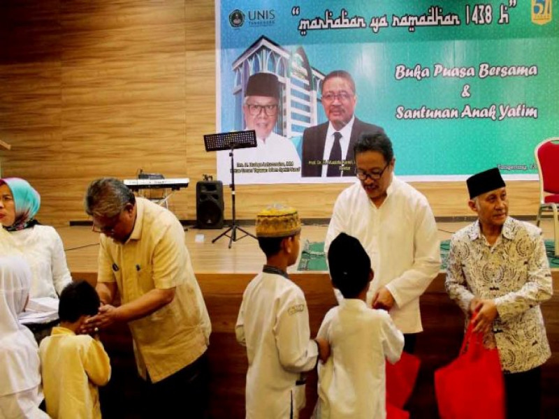 IMG-unis-beri-santunan-kepada-400-anak-yatim