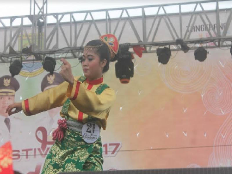 IMG-lincahnya-para-penari-kreasi-tradisional-di-panggung-festival-cisadane