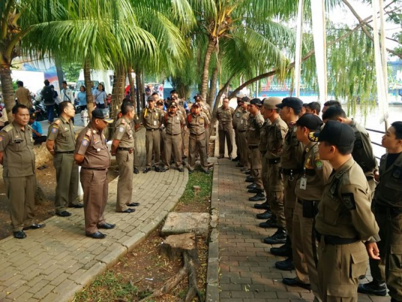 IMG-satpol-pp-tertibkan-pedagang-liar-di-festival-cisadane