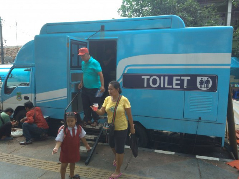 IMG-pengunjung-terfasilitasi-adanya-toilet-mobile-pemkot-tangerang