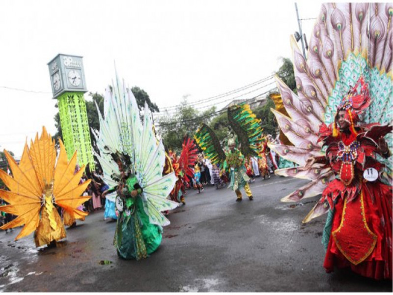 IMG-lebih-dari-60-ribu-warga-kunjungi-festival-cisadane