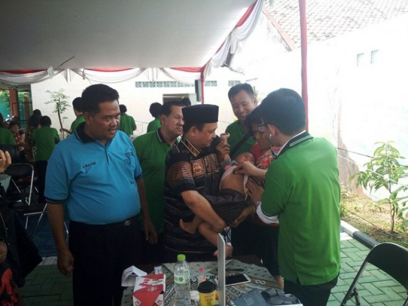 IMG-jelang-hut-kemerdekaan-ri-ke-72-forum-rw-sukajadi-gelar-baksos