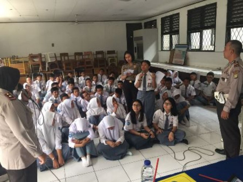 IMG-polwan-go-to-school-ke-sman-14-tangerang