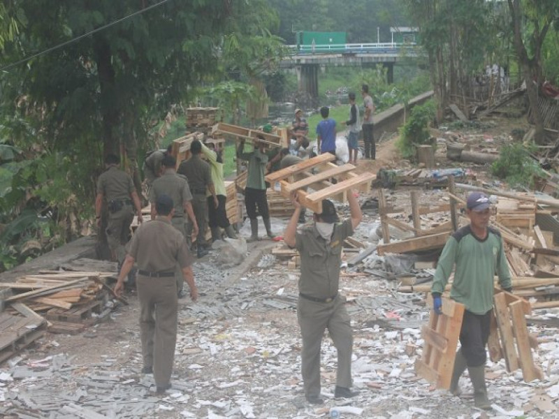 IMG-belasan-bangli-di-batuceper-dibongkar-petugas