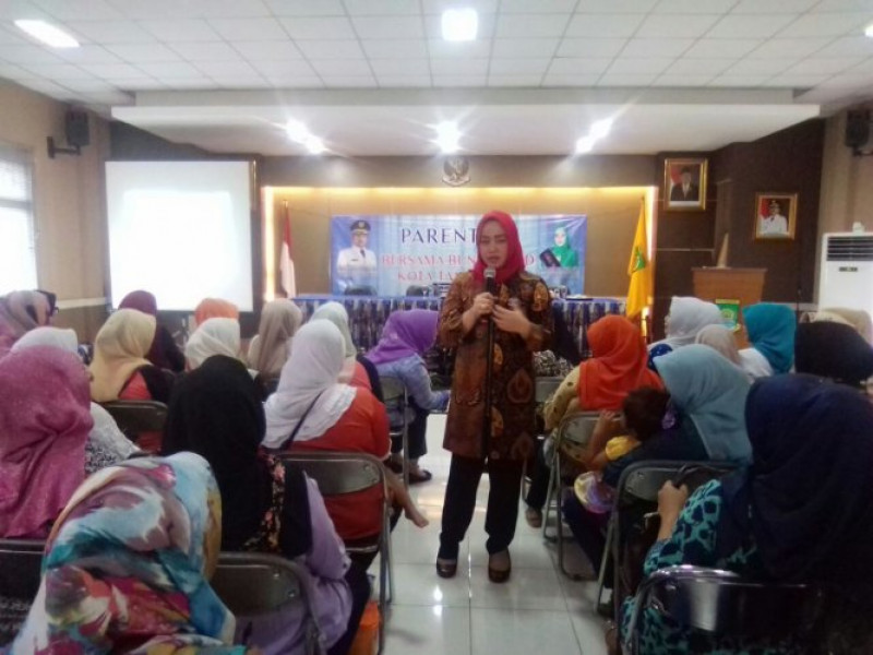 IMG-ratusan-ibu-dari-anak-anak-paud-ikut-seminar-parenting-di-kecamatan-tangerang