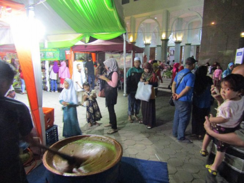 IMG-yuks-buat-dodol-betawi-di-festival-al-azhom