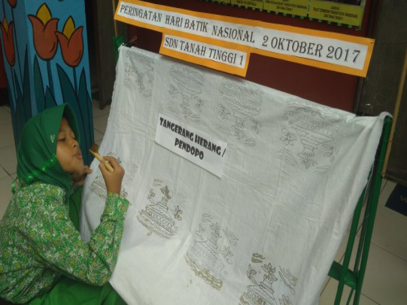 IMG-hari-batik-pelajar-sdn-1-tanah-tinggi-belajar-membatik