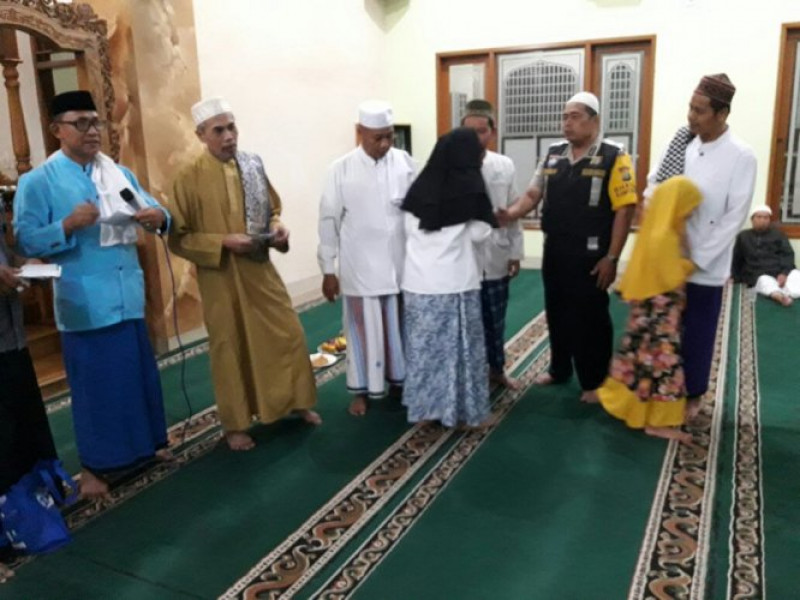 IMG-bhabinkamtibmas-polsek-ciledug-hadiri-dan-semarakan-acara-santunan-yatim-dan-duafa