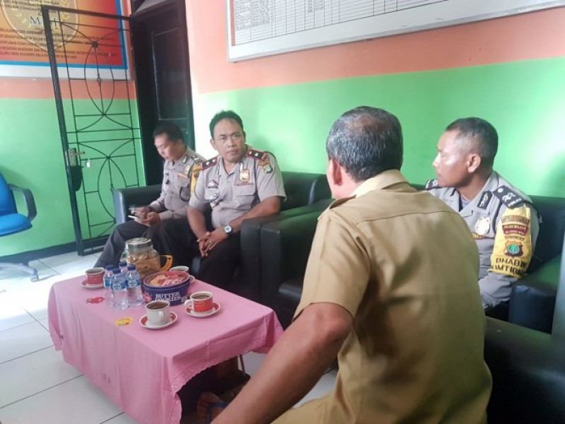 IMG-kapolsek-neglasari-laksanakan-program-polkiss-dan-koordinasi-terkait-arahan-presiden-ri-di-smp-n-22-kota-tangerang