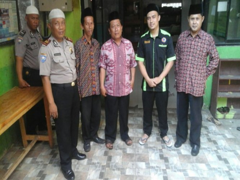 IMG-kanit-binmas-polsek-ciledug-semarakan-program-polsantren-di-ponpes-imanatul-huda