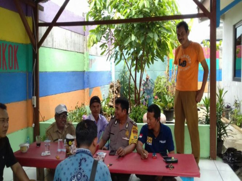 IMG-rembug-di-saung-kantor-kelurahan-binmas-dan-lurah-kedaung-baru-maksimalkan-peran-ketua-rt-dan-rw